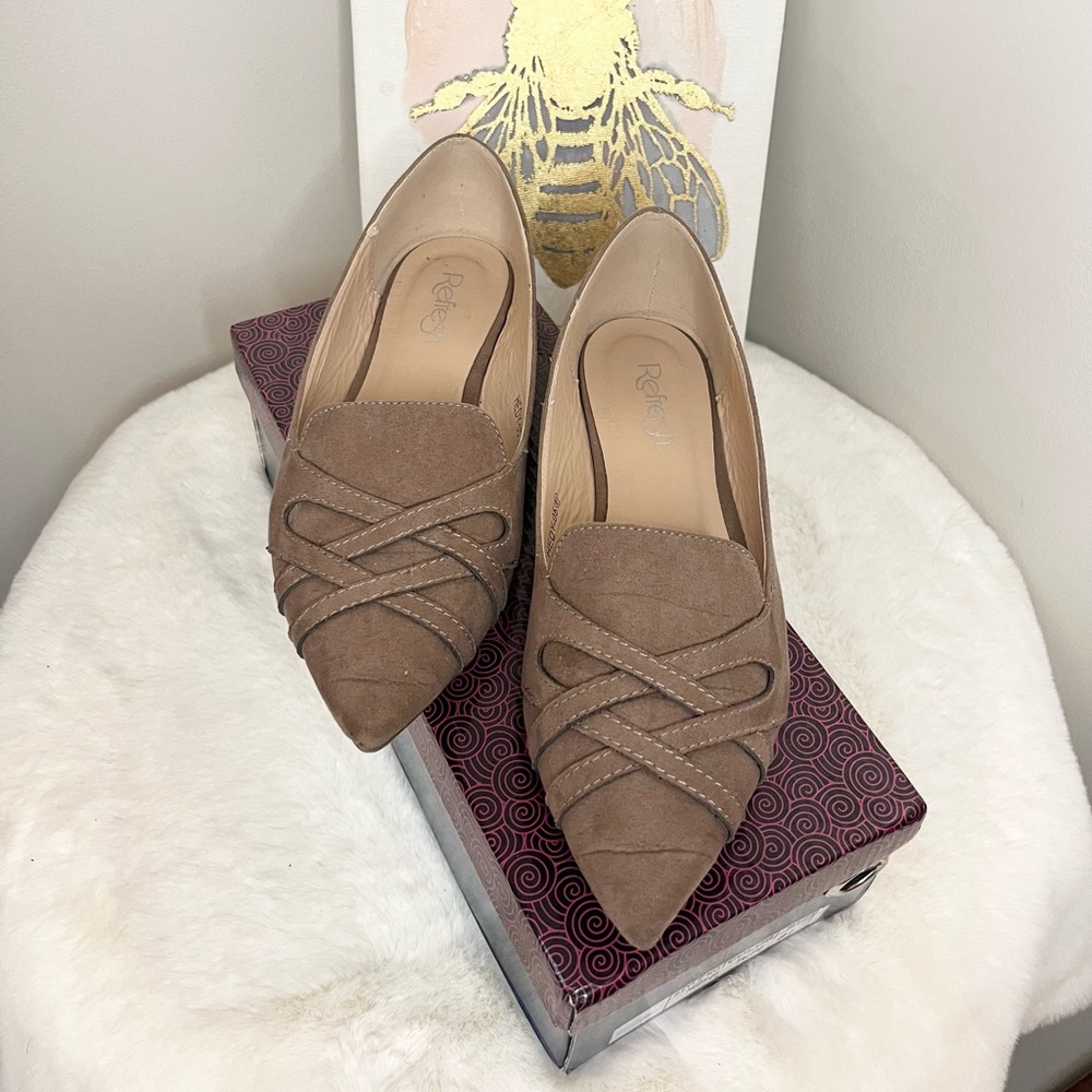 Refresh Women's Brown Pointed Loafers